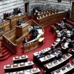 Βουλή: Πέρασε η τροπολογία για μπλόκο του κόμματος Κασιδιάρη στις εκλογές – Με τις ψήφους ΝΔ και ΠΑΣΟΚ