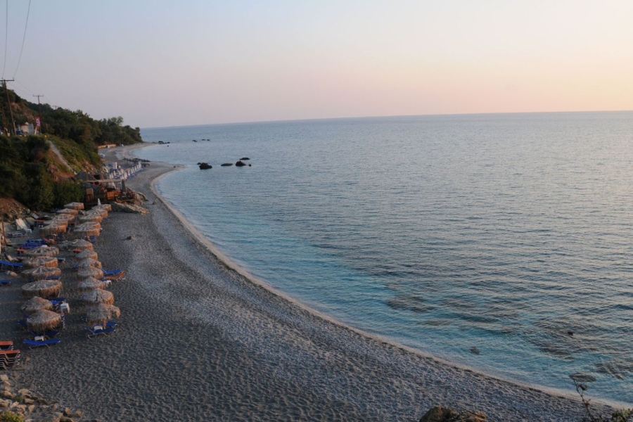 «Εξαφανίστηκε» δημοφιλής παραλία της Λάρισας (Φωτογραφία)