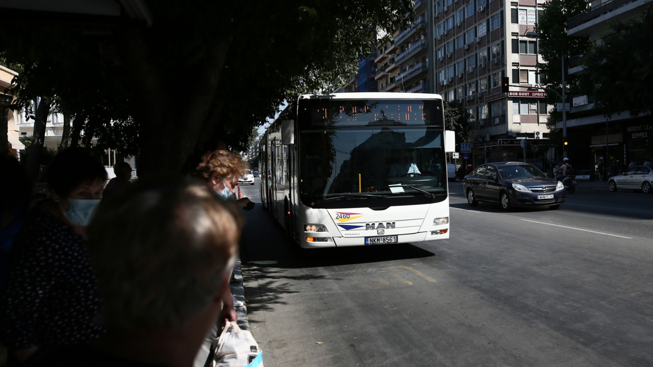Επίθεση από νεαρούς επιβάτες κατήγγειλε ότι δέχθηκε οδηγός λεωφορείου στη Θεσσαλονίκη