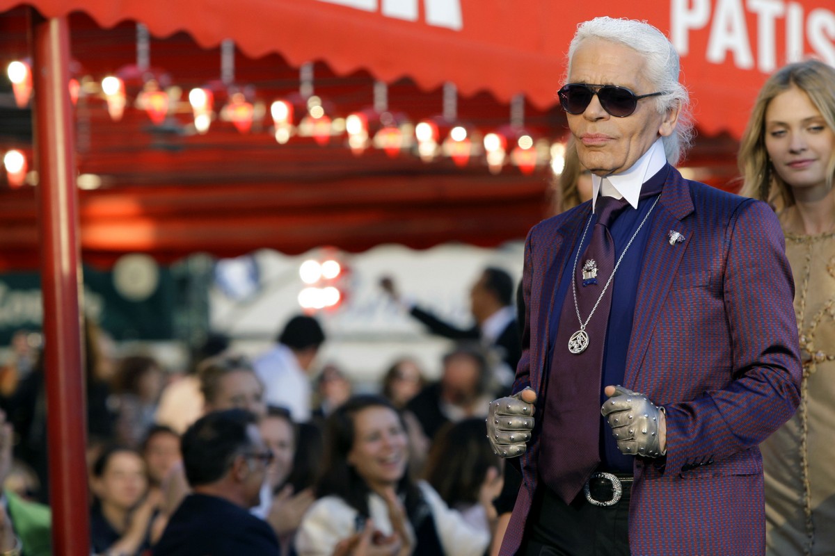Η Vogue αποτίει φόρο τιμής στον Karl Lagerfeld με ένα επικό εξώφυλλο. Έχουμε όμως, μερικές ενστάσεις