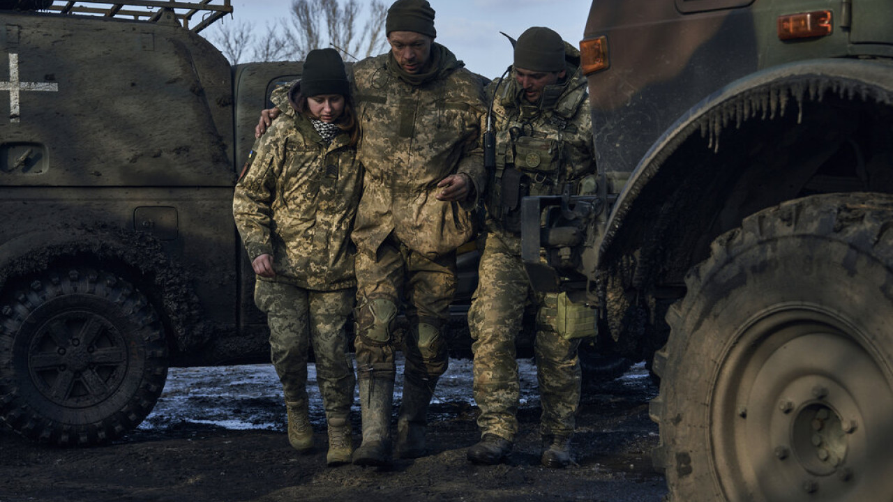 Η Ουκρανία χρειάζεται «δεκαπλάσια» στρατιωτική βοήθεια από τη Δύση λέει ο υφ. Εξωτερικών
