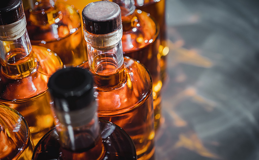 Θα «έπνιγαν» την αγορά με ποτά – μπόμπες: Το ΣΔΟΕ κατάσχεσε 10 κοντέινερ με πάνω από 145.000 μπουκάλια