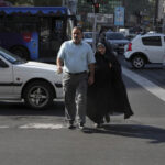 Ιράν – Επικεφαλής δικαστικού σώματος: Οι γυναίκες που κυκλοφορούν χωρίς χιτζάμπ «θα διώκονται δίχως έλεος»