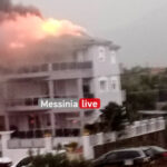 Καλαμάτα: Φωτιά σε τριώροφη κατοικία από κεραυνό
