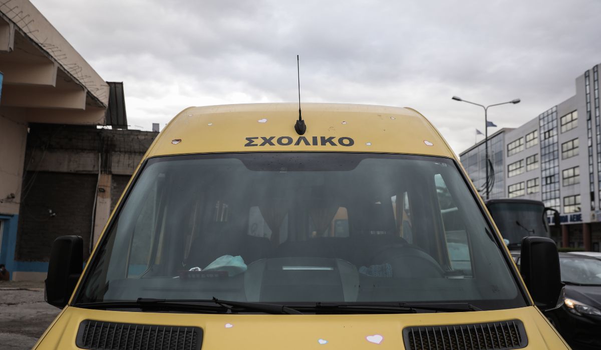 Καλύβια: Συνελήφθη οδηγός σχολικού λεωφορείου με 40 μαθητές – Του είχε αφαιρεθεί το δίπλωμα γιατί… οδηγούσε μεθυσμένος!