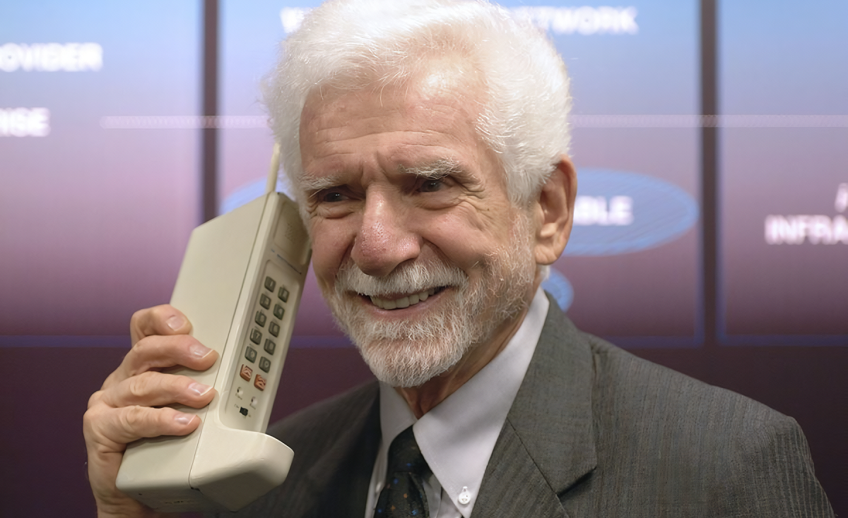 Κινητά: 50 χρόνια από το πρώτο τηλεφώνημα – «Άλλαξε την ανθρωπότητα προς το καλύτερο» (videos)