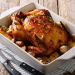 Κοτόπουλο στον φούρνο: πώς οι σεφ το αναβαθμίζουν γευστικά
