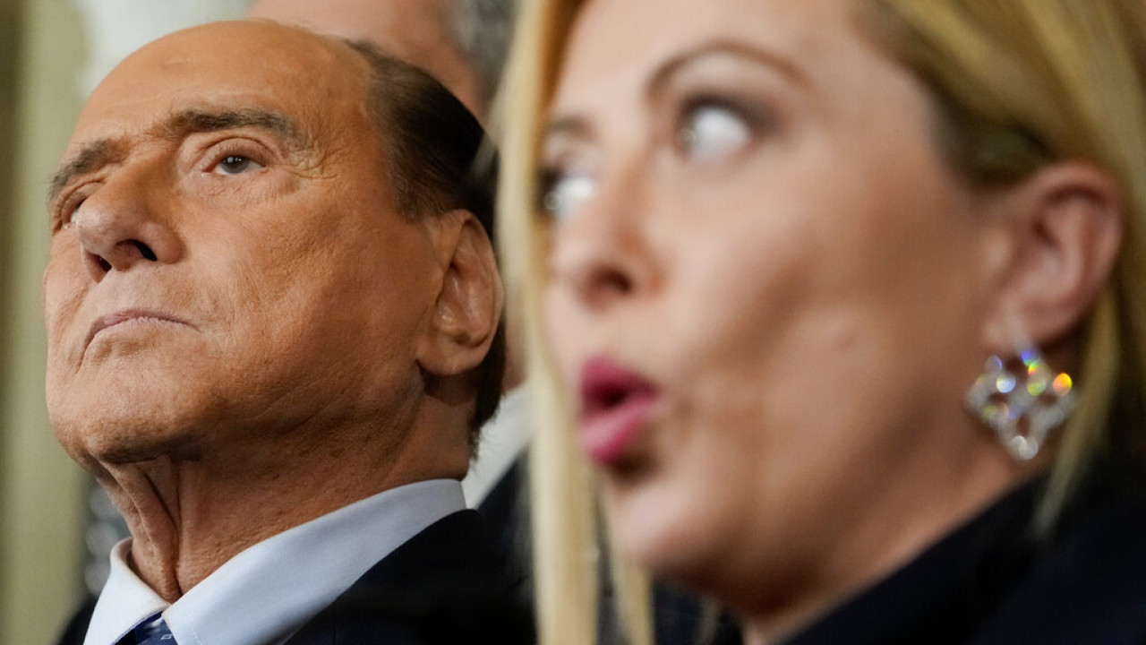 Κρίσιμη κρίνεται η κατάσταση υγείας του Μπερλουσκόνι - «Forza Silvio», λέει η Μελόνι