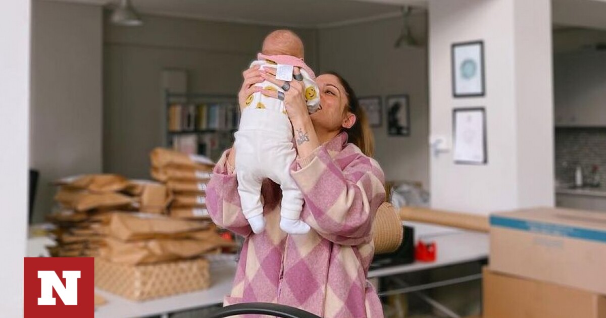 Μαίρη Συνατσάκη: Φωτογραφίζει τον Ιάν Στρατή με την 4 μηνών κορούλα τους