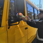 Οδηγός σχολικού λεωφορείου χωρίς δίπλωμα μετέφερε 40 μαθητές στα Καλύβια
