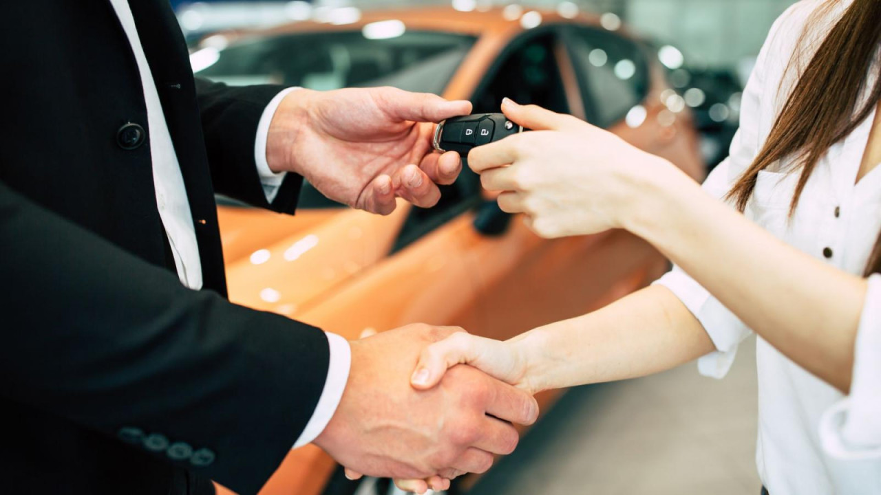 Οι εταιρικές πωλήσεις στηρίζουν την αγορά αυτοκινήτου