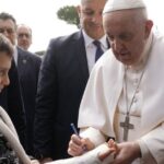 Πάπας Φραγκίσκος: Πήρε εξιτήριο από το νοσοκομείο - "Είμαι ακόμα ζωντανός"