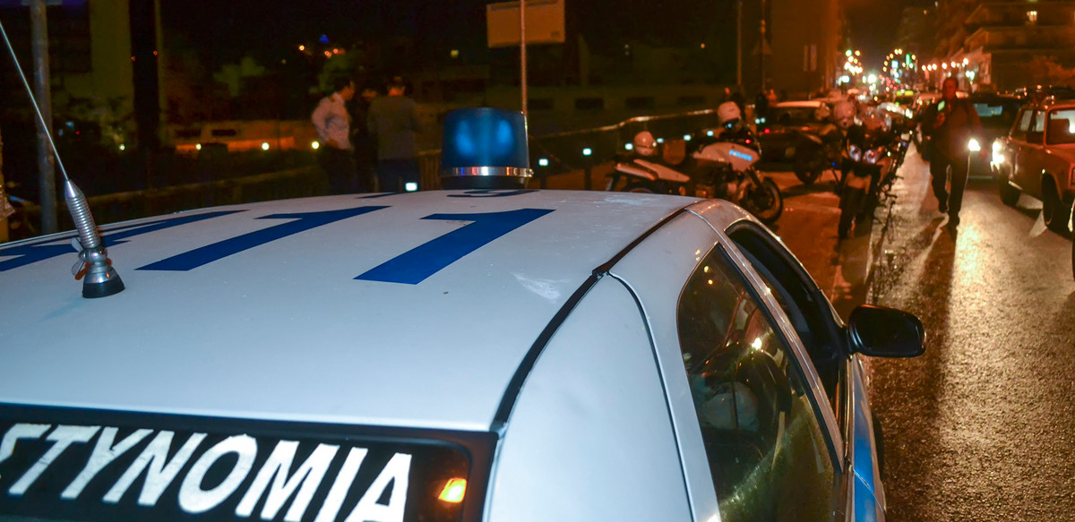 Πυροβολισμοί στο Παλαιό Φάληρο – Δύο νεαροί δέχθηκαν επίθεση μέσα σε αυτοκίνητο