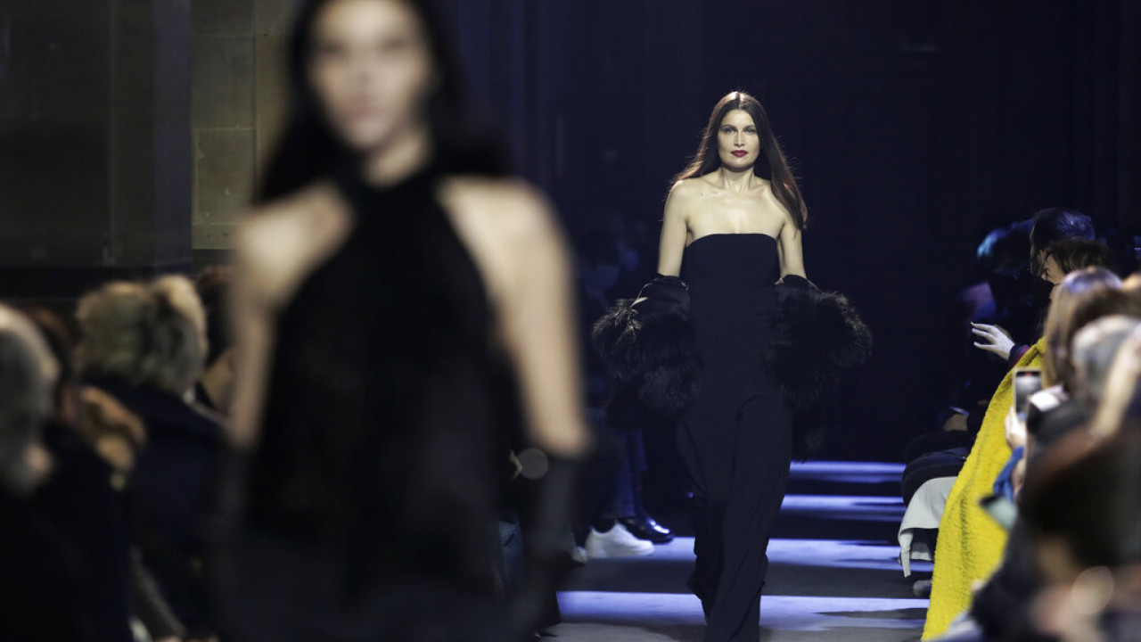 Σε κρίση η γαλλική βιομηχανία μόδας: Τα «θανάσιμα πλήγματα»