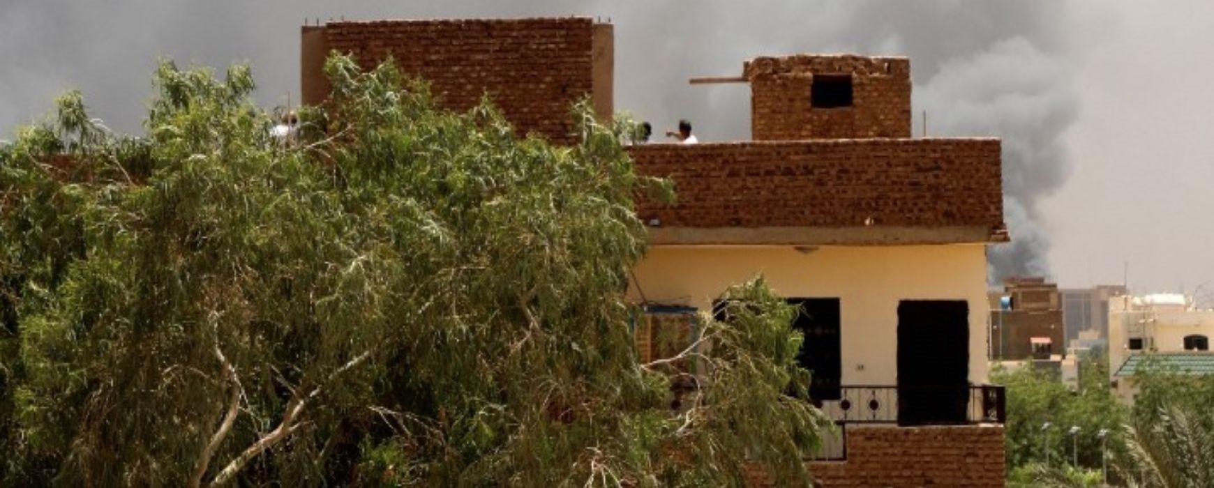 Σουδάν: Δύο Έλληνες τραυματίστηκαν από ρουκέτα – Έκκρυθμη η κατάσταση στη χώρα (Videos)