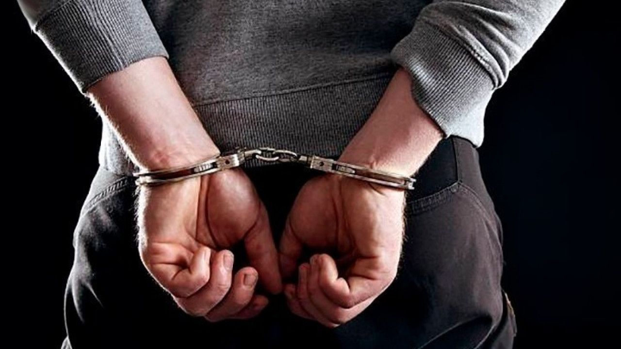 Σύλληψη 25χρονου για διακίνηση ναρκωτικών – Κατασχέθηκαν 100.000 ευρώ σε τραπεζική θυρίδα που διατηρούσε
