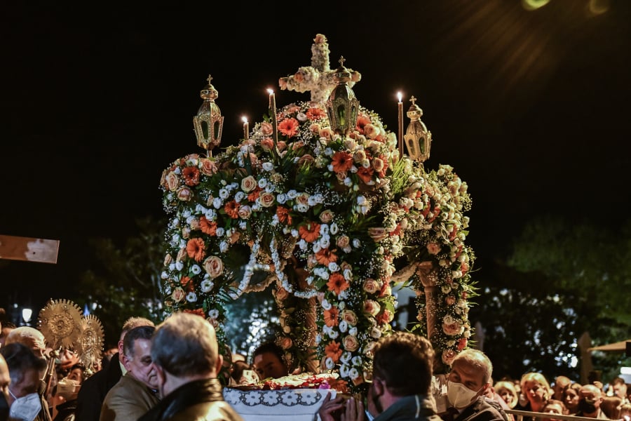 Τα έθιμα του Πάσχα στην Κοζάνη -Νεκρόδειπνα και το «Χριστός Ανέστη» στο νεκροταφείο