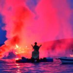 Το κάψιμο του Ιούδα: Εντυπωσιακές εικόνες του εθίμου στο Τολό (βίντεο - φωτογραφίες)