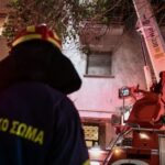 Φωτιά σε εγκαταλελειμμένο κτίριο στο Ίλιον - Εντοπίστηκε άνδρας χωρίς τις αισθήσεις του
