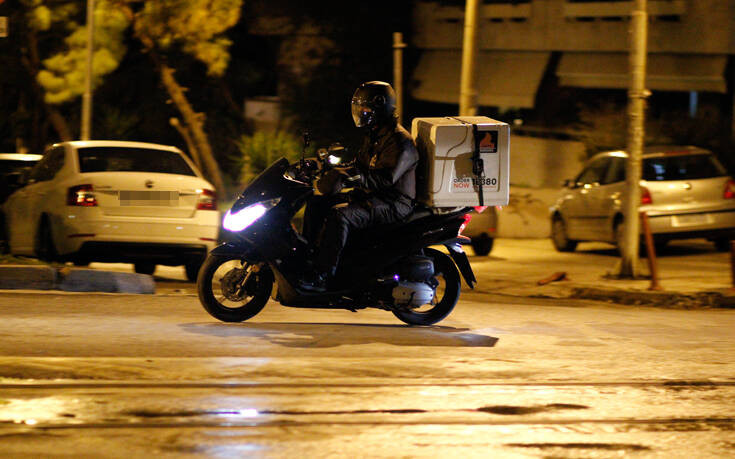 20χρονος στη Θεσσαλονίκη έβγαλε μαχαίρι και απείλησε ντελιβερά για να του κλέψει 30 ευρώ