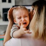 7 φράσεις για να ηρεμήσεις το παιδί όταν κλαίει