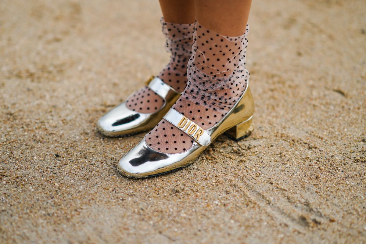 Sheer socks: 6 σχέδια για να φορέσεις διάφανες κάλτσες με τα ανοιξιάτικα παπούτσια σου