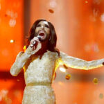 Από το εμβληματικό A-Ba-Ni-Bi στον Τζόνι Λόγκαν και την Κοντσίτα: Οι νικητές της Eurovision που έγραψαν ιστορία