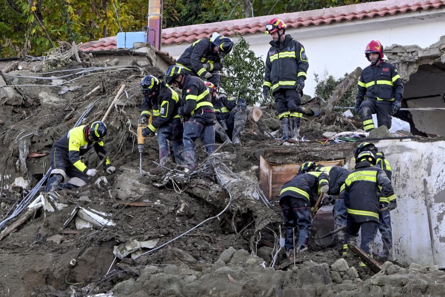 «Απόλυτη καταστροφή» μετά τις φονικές πλημμύρες στην Ιταλία - 20.000 άστεγοι και τουλάχιστον 14 νεκροί