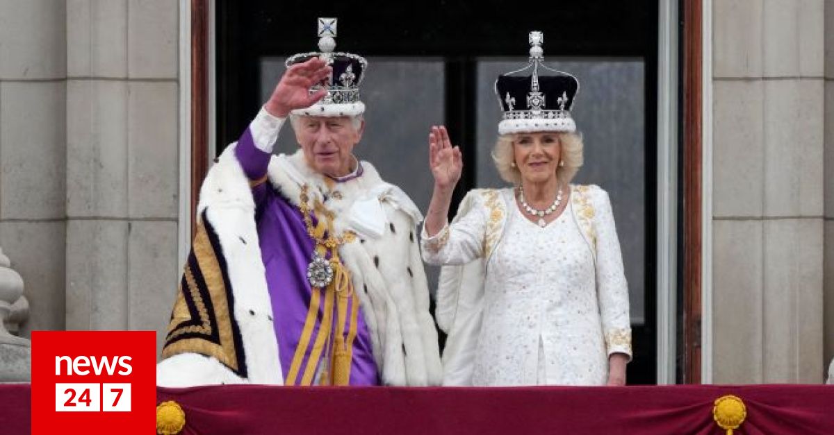 Βασιλιάς Κάρολος: Ο χαιρετισμός του βασιλικού ζεύγους από το μπαλκόνι στο παλάτι του Μπάκιγχαμ