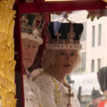 Βασιλιάς Κάρολος: Το βαρύ, ασήκωτο και πανάκριβο στέμμα και τα χρυσά άμφια της στέψης