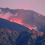 «Βρυχάται» ξανά το ηφαίστειο της Αίτνας - Ορατή η λάβα από το διάστημα (Φωτογραφίες)