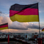 Γερμανία: Παραιτείται από τους Πράσινους ο δήμαρχος του Τίμπιγκεν Μπόις Πάλμερ, μετά τις αντιδράσεις που προκάλεσαν ρατσιστικά σχόλια