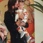 Γιώργος Σαμαράς: Το τρυφερό φιλί στην κόρη του και η βόλτα με την Κωνσταντίνα Κομμάτα