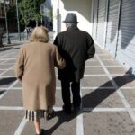 Εκλογές 2023: Κερδισμένοι οι συνταξιούχοι από τα προγράμματα ΝΔ - ΣΥΡΙΖΑ, όσα υπόσχεται κάθε κόμμα