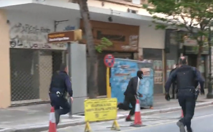 Επεισοδιακή σύλληψη κουκουλοφόρων στη Θεσσαλονίκη: Η ανακοίνωση της ΕΛΑΣ – Τι βρέθηκε πάνω τους