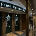 ΗΠΑ: Η First Republic Bank τέθηκε υπό τον έλεγχο των αρχών και εξαγοράσθηκε από την JPMorgan