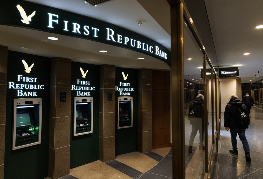 ΗΠΑ: Η First Republic Bank τέθηκε υπό τον έλεγχο των αρχών και εξαγοράσθηκε από την JPMorgan