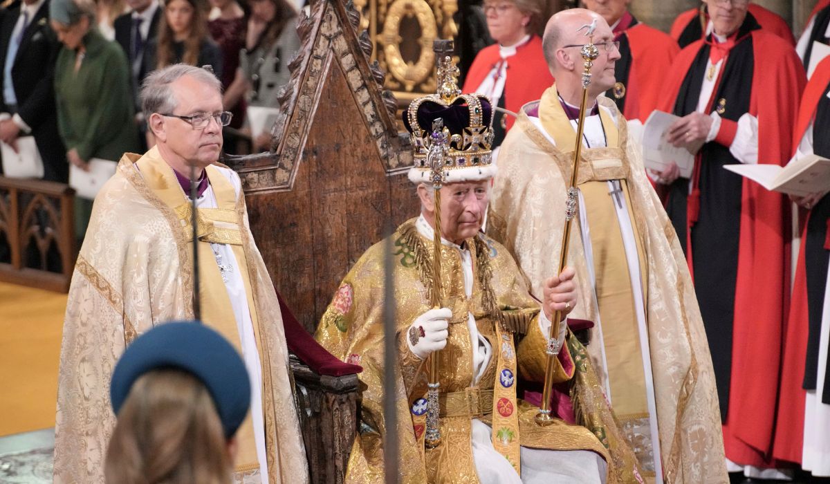 Ηνωμένο Βασίλειο: Φόρεσε το στέμμα ο βασιλιάς Κάρολος (Videos)