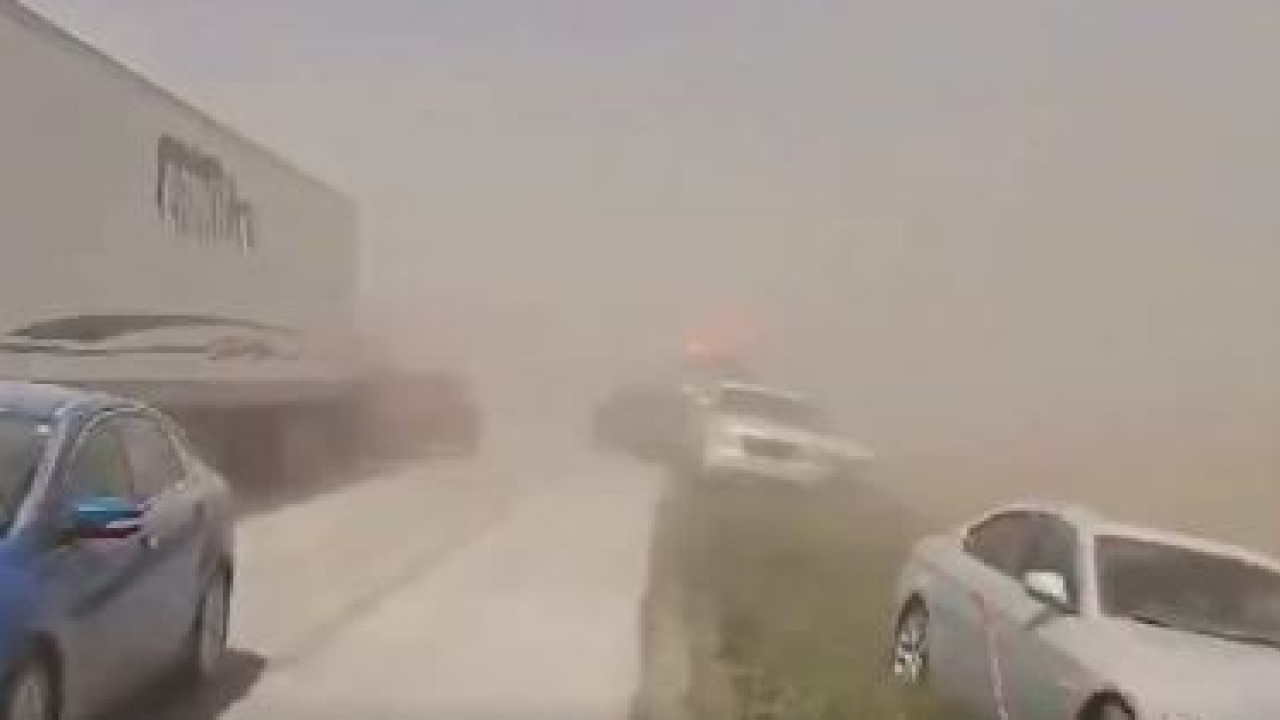 Ιλινόις: Καραμπόλα δεκάδων οχημάτων σε αυτοκινητόδρομο εν μέσω ανεμοθύελλας (Βίντεο)