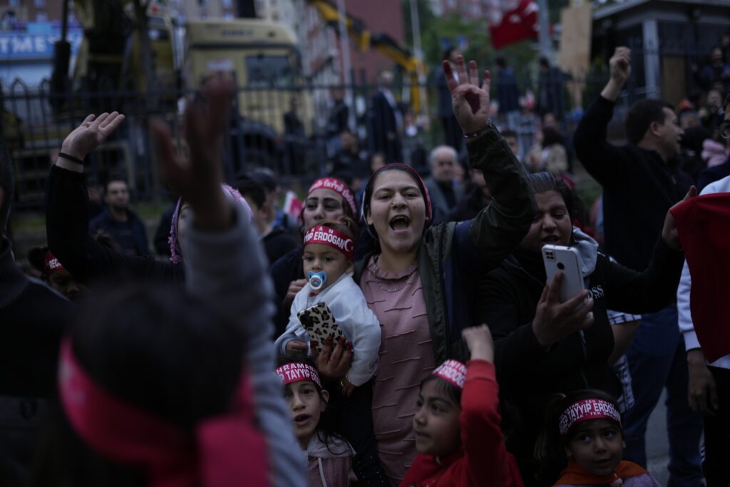 Ισλαμική και κοσμική Τουρκία «συγκρούονται» στις εκλογές