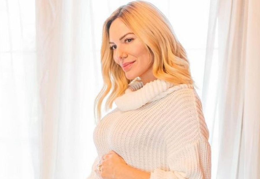Ιωάννα Μαλέσκου: Ανακοίνωσε την εγκυμοσύνη της - Η πρώτη φωτογραφία με φουσκωμένη κοιλίτσα