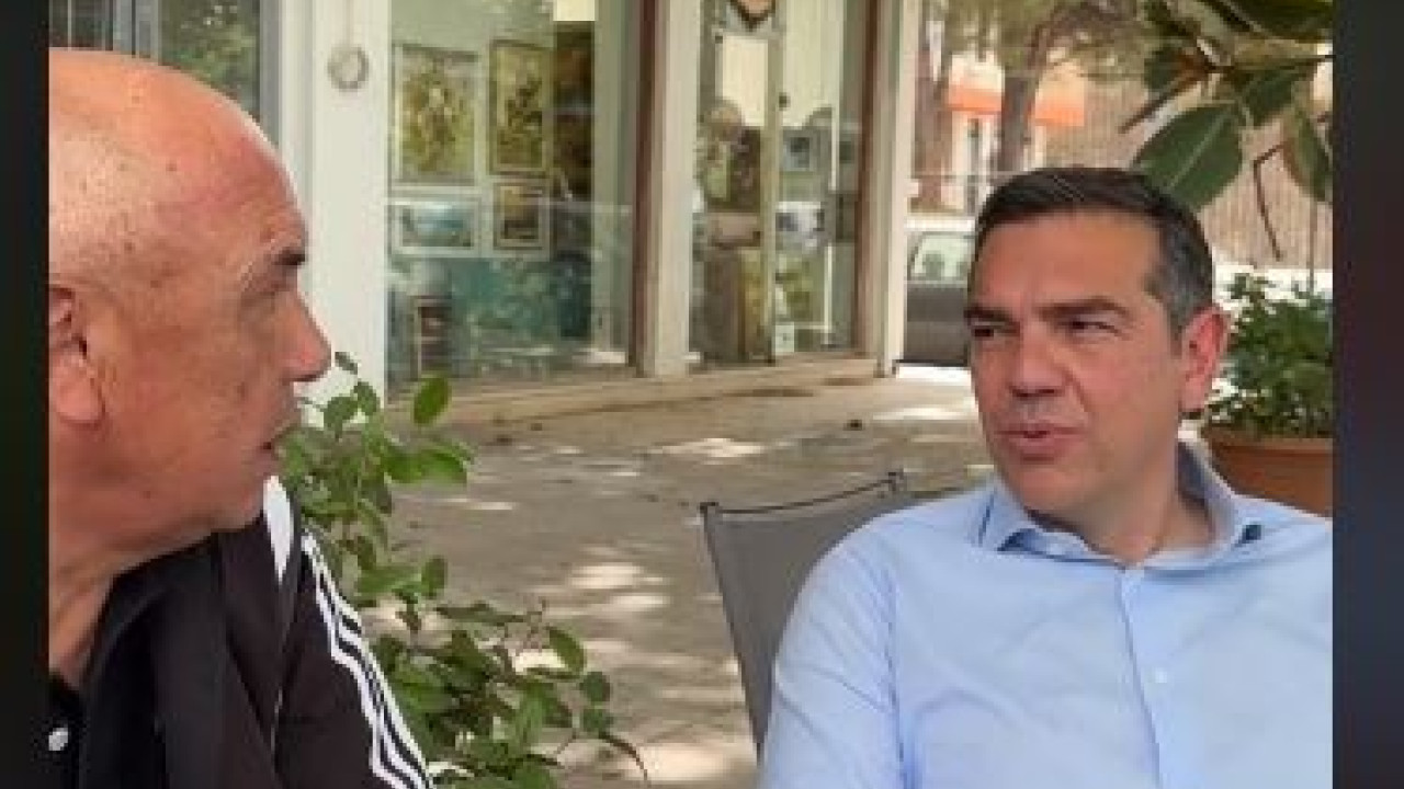 Καφές και ποδοσφαιρική συζήτηση του Τσίπρα με τον Χουάν Ραμόν Ρότσα στην Ηγουμενίτσα
