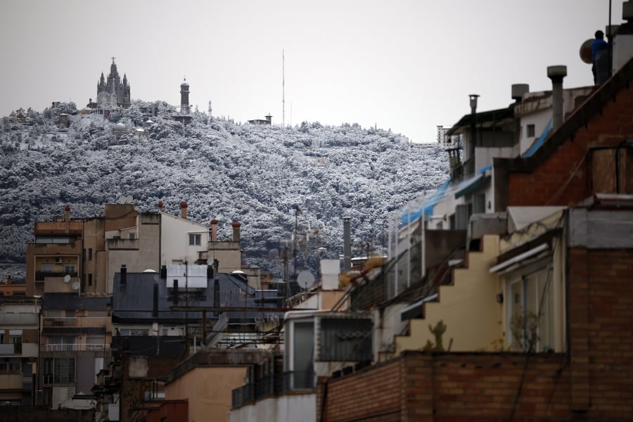 Μετά τους καύσωνες και την ξηρασία έπεσαν...χιόνια στην Ισπανία