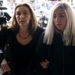 Ξέσπασε η μητέρα του 19χρονου Άλκη στη δίκη: «Το δικό μου το παιδί δεν μπορεί να πάρει πτυχίο»