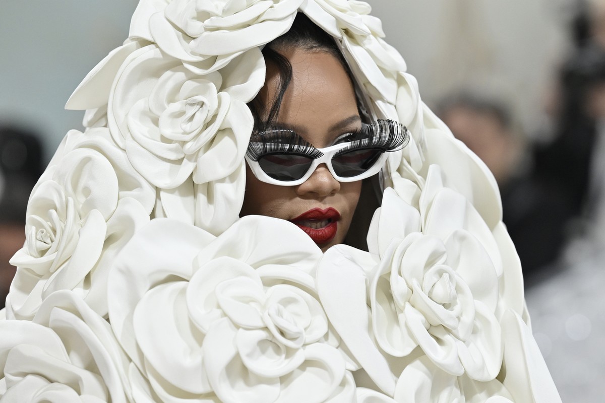Οι καμέλιες του οίκου Chanel κυριάρχησαν στο χαλί του Met Gala 2023. Φέτος, φοράμε μόνο λουλούδια