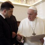 Παναγία από αλεξίσφαιρα γιλέκα δώρισε ο Ζελένσκι στον Πάπα Φραγκίσκο