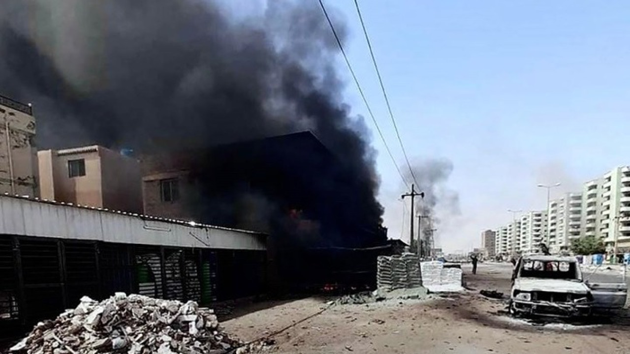 Σουδάν: Οι βομβαρδισμοί κλιμακώνονται - Μαίνονται οι μάχες στο Χαρτούμ