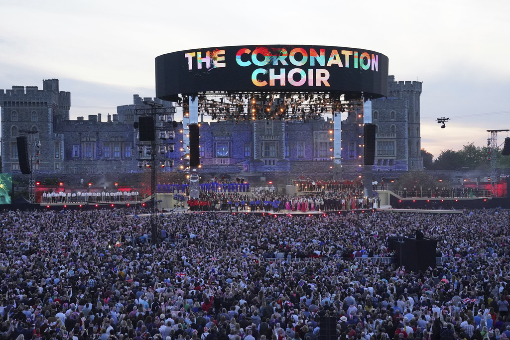 Στέψη Καρόλου: «Αυλαία» με την πολυαναμενόμενη συναυλία και 50.000 υπαίθρια πάρτι
