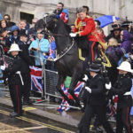 Στέψη Καρόλου: Η στιγμή που άλογο των ανακτόρων τρομάζει και κινείται προς το πλήθος