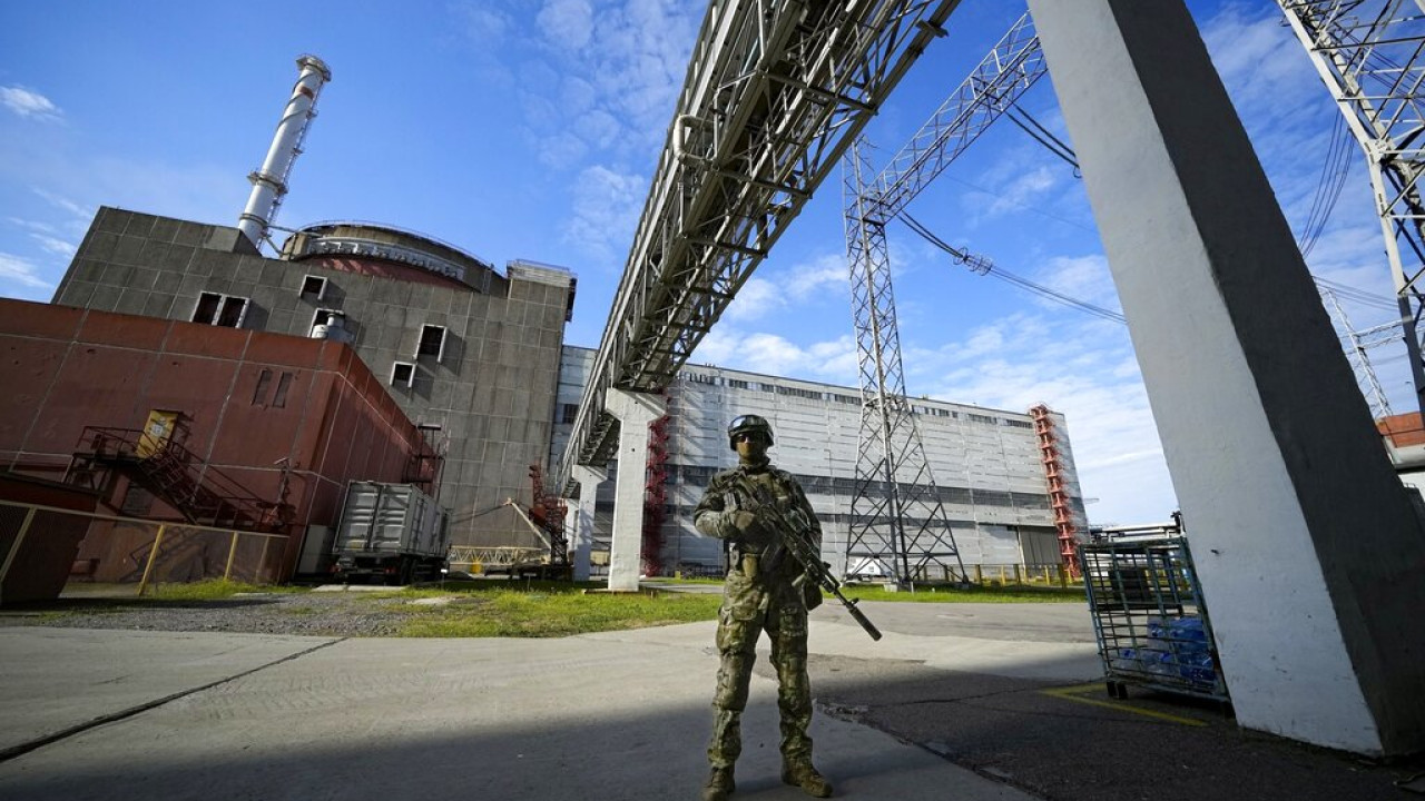 Σχεδόν 1.700 άμαχοι απομακρύνθηκαν εσπευσμένα από περιοχές γύρω από το πυρηνικό εργοστάσιο της Ζαπορίζια